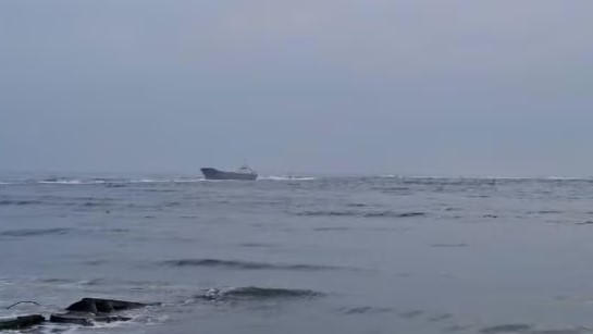 Quảng Trị: Tàu hàng mắc cạn trên đường vào cảng Cửa Việt