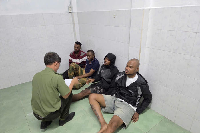 TP Hồ Chí Minh: Trục xuất nhiều người nước ngoài lưu trú trái phép, bắt một đối tượng bị truy nã quốc tế