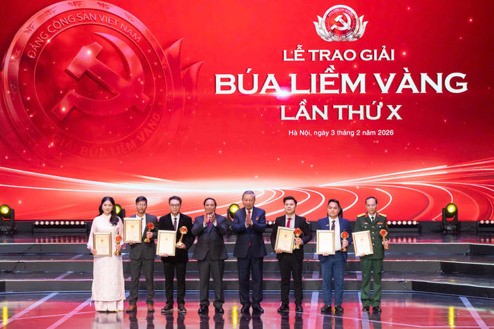 Tổng Bí thư: Công tác thông tin, tuyên truyền phải thực sự là “pháo lệnh” truyền cảm hứng, là “trống trận” cổ vũ toàn Đảng, toàn dân, toàn quân Tổng Bí thư: Công tác thông tin, tuyên truyền phải thực sự là “pháo lệnh” truyền cảm hứng, là “trống trận” cổ vũ toàn Đảng, toàn dân, toàn quân