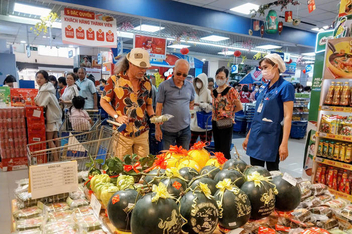 Siêu thị đông nghẹt, chợ lẻ đìu hiu trước thềm Tết Nguyên đán 2026