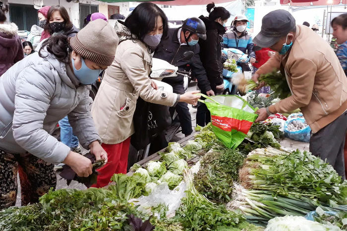  Giá thịt nhích tăng, rau xanh giảm giá 