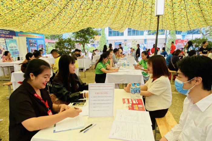 Sau Tết, dự báo nhiều ngành “khát” lao động