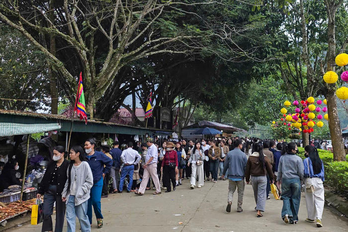 Tạo dựng hình ảnh điểm đến văn minh ở đền Cửa Đặt Tạo dựng hình ảnh điểm đến văn minh ở đền Cửa Đặt