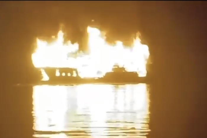 Quảng Ninh: Khẩn trương khắc phục sự cố cháy tàu du lịch trên vịnh Hạ Long