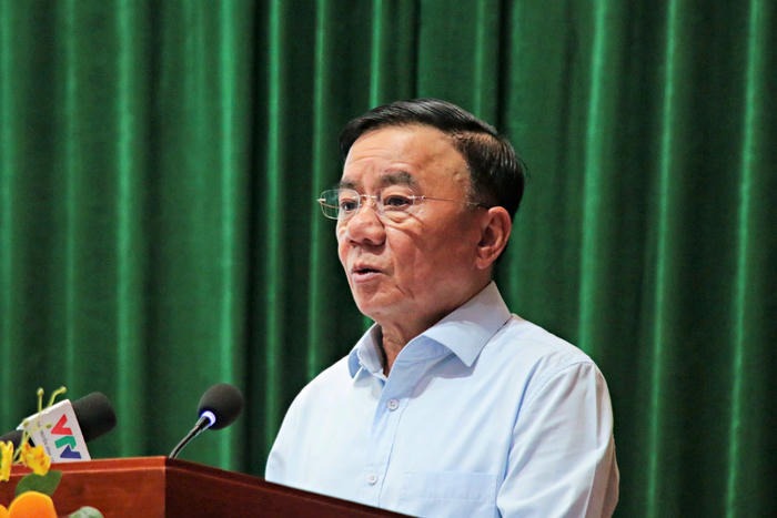 Thường trực Ban Bí thư Trần Cẩm Tú tiếp xúc cử tri Đà Nẵng, cam kết "nói đi đôi với làm"