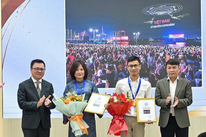 Vinh danh 22 tác phẩm xuất sắc cuộc thi ảnh 'Việt Nam trên hành trình đổi mới'