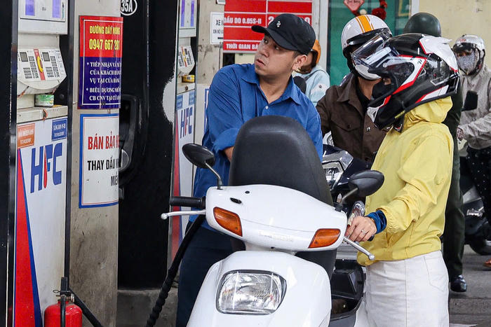 Giá xăng dầu ngày 14/3 giữ nguyên, Quỹ bình ổn tiếp tục được sử dụng