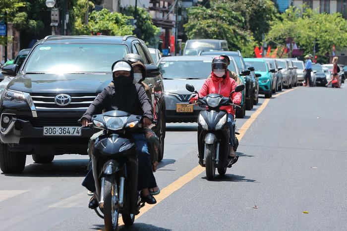 Thủ đô Hà Nội sáng sớm có sương mù, trưa chiều trời nắng