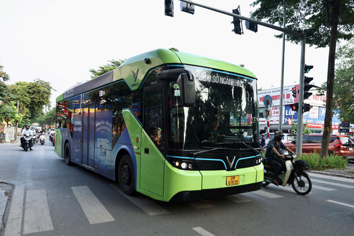 Thủ tướng chỉ thị tiết kiệm năng lượng, phát triển giao thông điện