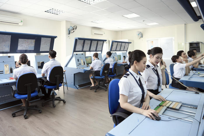 Tăng đãi ngộ để hút nhân lực cao