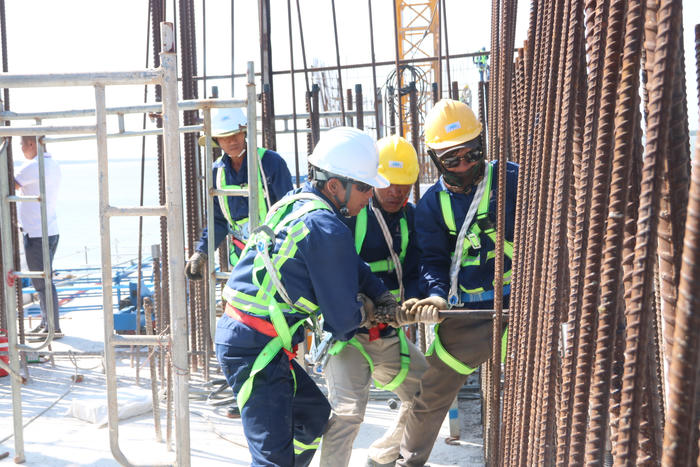 Tăng tốc thi công cầu Đại Ngãi 1, vượt khó vật liệu và thời tiết