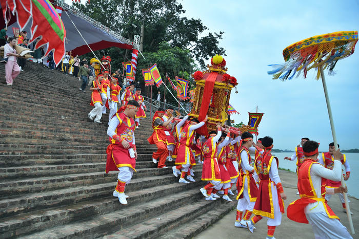 Rộn ràng lễ hội làng Bát Tràng