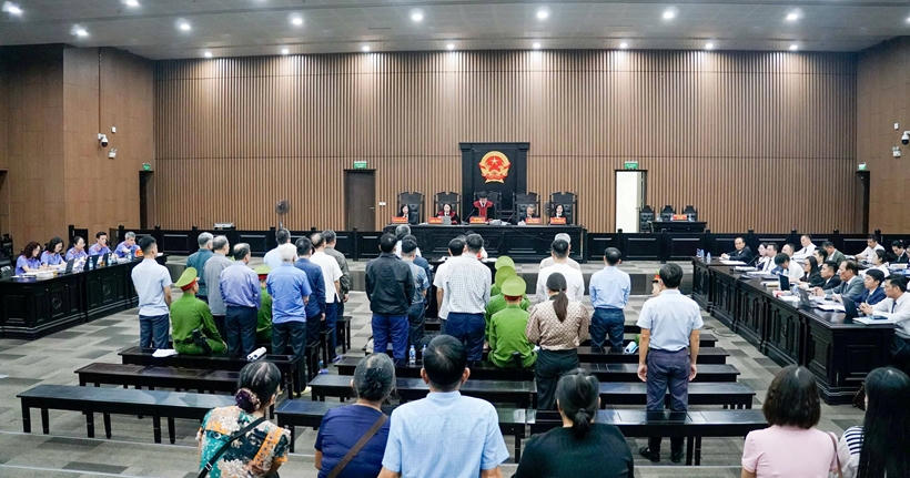 Các luật sư đồng loạt xin giảm nhẹ hình phạt cho nhóm bị cáo trong vụ án cựu Thứ trưởng Bộ Nông nghiệp Hoàng Văn Thắng