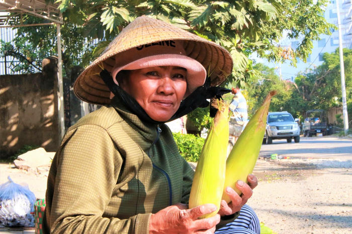 Quảng Ngãi: Giữa phố thị, “chợ làng” níu giữ hồn quê 