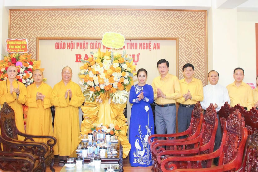Uỷ ban Mặt trận Tổ quốc tỉnh Nghệ An chúc mừng nhân Lễ Vu lan