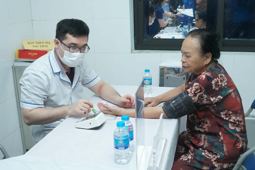 Người dân sẽ được khám sức khỏe định kỳ miễn phí từ 2026, hướng tới miễn viện phí cơ bản