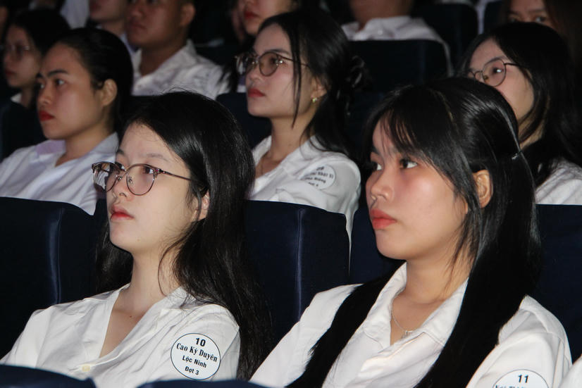 Vinh danh 733 học sinh, sinh viên vượt khó vươn lên