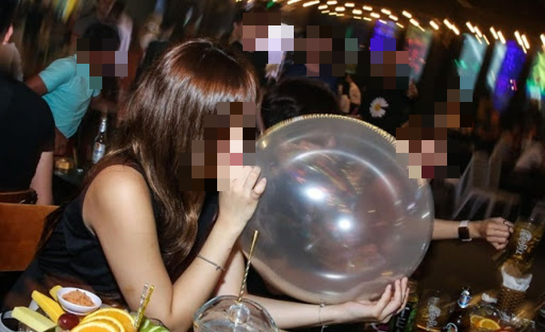 Bóng cười- từ “chơi cho vui” đến liệt nửa người