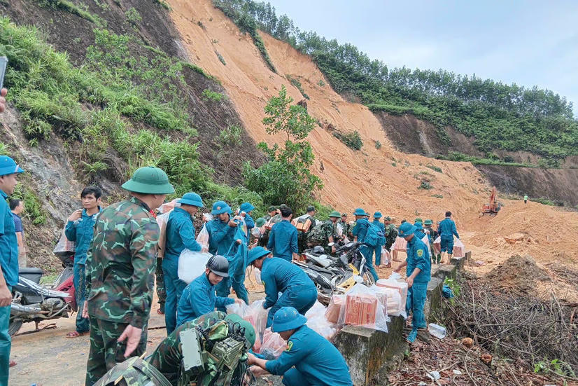 Thủ tướng chỉ đạo khẩn cấp hỗ trợ các địa phương miền Trung khắc phục hậu quả mưa lũ