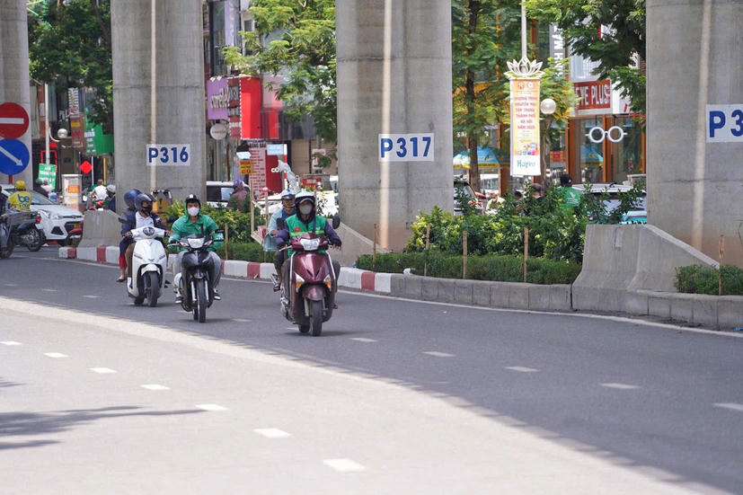 Thủ đô Hà Nội ngày nắng, đêm không mưa, trời rét