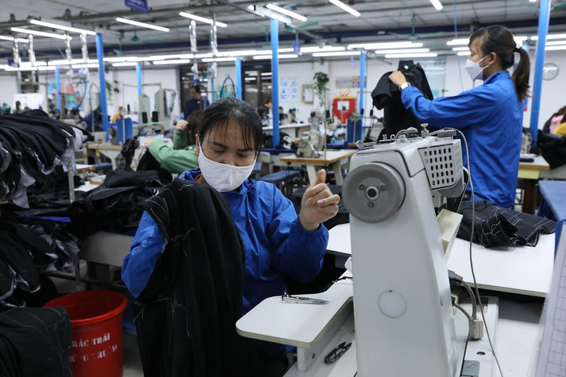 Từ ngày 1/1/2026, tăng mức lương tối thiểu đối với người lao động theo hợp đồng