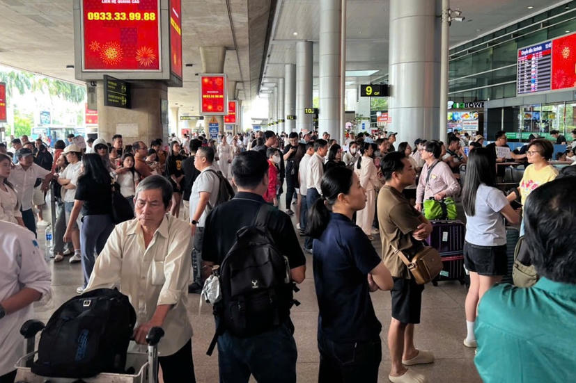 TP Hồ Chí Minh: Gần 140.000 lượt hành khách qua sân bay Tân Sơn Nhất ngày cuối nghỉ lễ