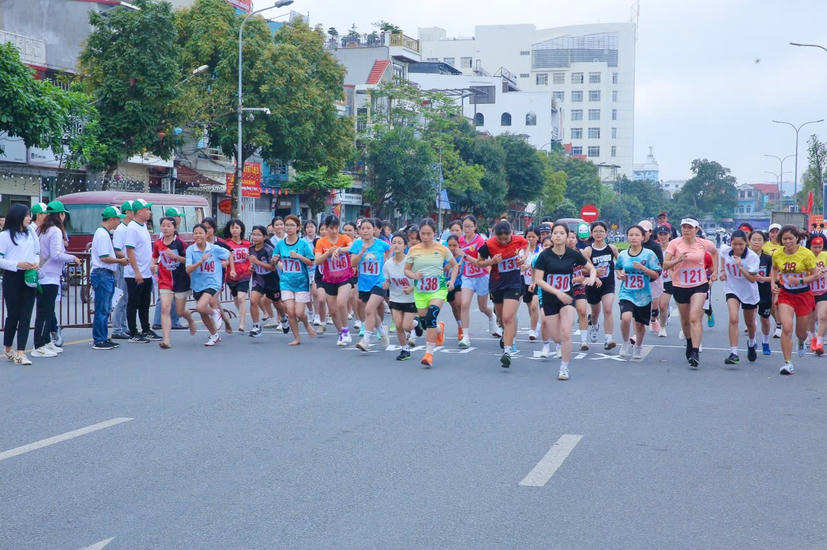 4.000 người hưởng ứng ngày chạy Olympic tại Ninh Bình