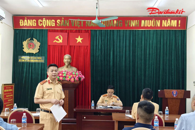 Hà Nội siết quản lý xe tải: Hơn 40 doanh nghiệp ký cam kết chấm dứt rơi vãi vật liệu