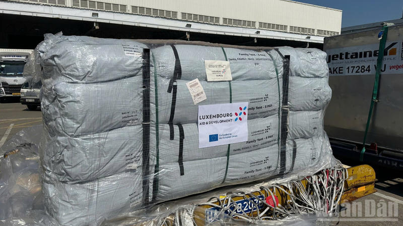 Vận chuyển hàng cứu trợ khẩn cấp của Liên minh Châu Âu đến người dân vùng lũ Đắk Lắk 