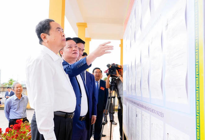 Chủ tịch Quốc hội Trần Thanh Mẫn kiểm tra công tác chuẩn bị bầu cử tại Nghệ An