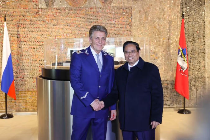 Thủ tướng thăm Trung tâm điều khiển hệ thống tàu điện ngầm Moscow