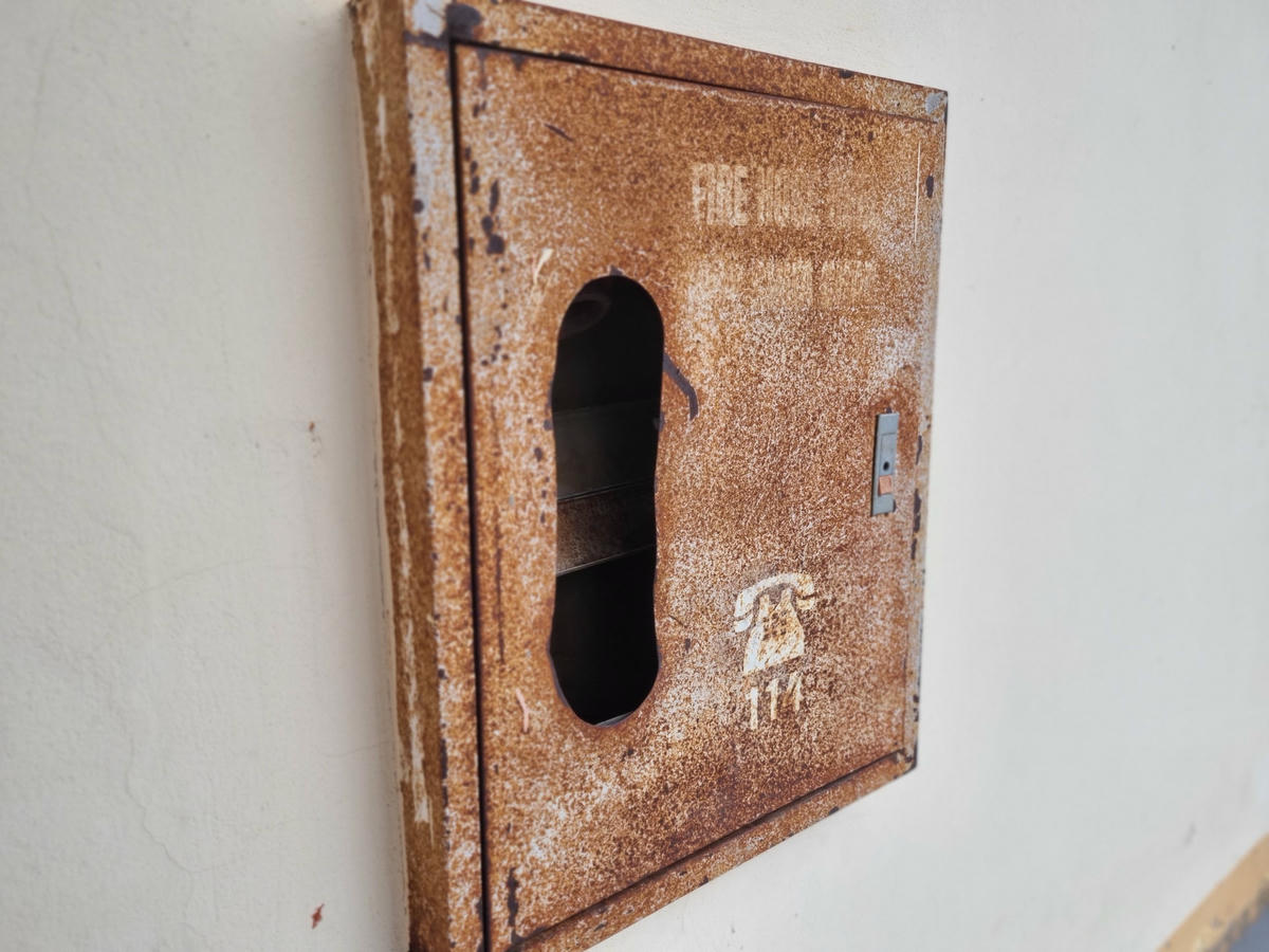 Ông Nguyễn Quang Vũ, Chủ tịch xã Bảo Ninh cho biết:”Dù đã nhiều lần tuyên truyền nhưng vẫn không vào để họp chợ, họ cũng đã từng vào đó một thời gian nhưng thấy không hiệu quả nên từ năm 2018 đến giờ họ lại ra ngoài buôn bán. Chúng tôi cũng đang đề xuất lên cấp trên để xin phương án giải quyết”.