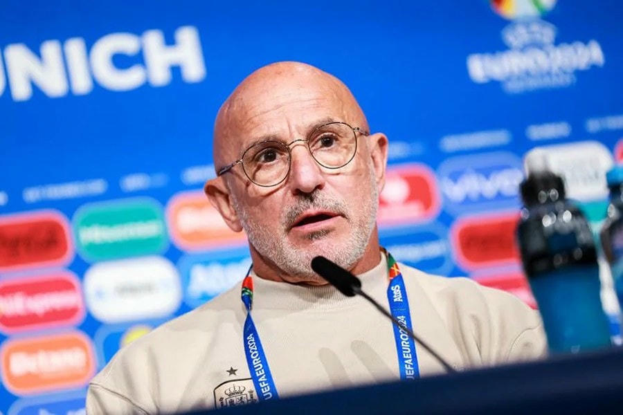 HLV Luis De La Fuente phát biểu tại họp báo trước trận bán kết. (Nguồn: UEFA) Tay-ban-nha-vs-phap-ban-ket-euro-2024-3.jpg