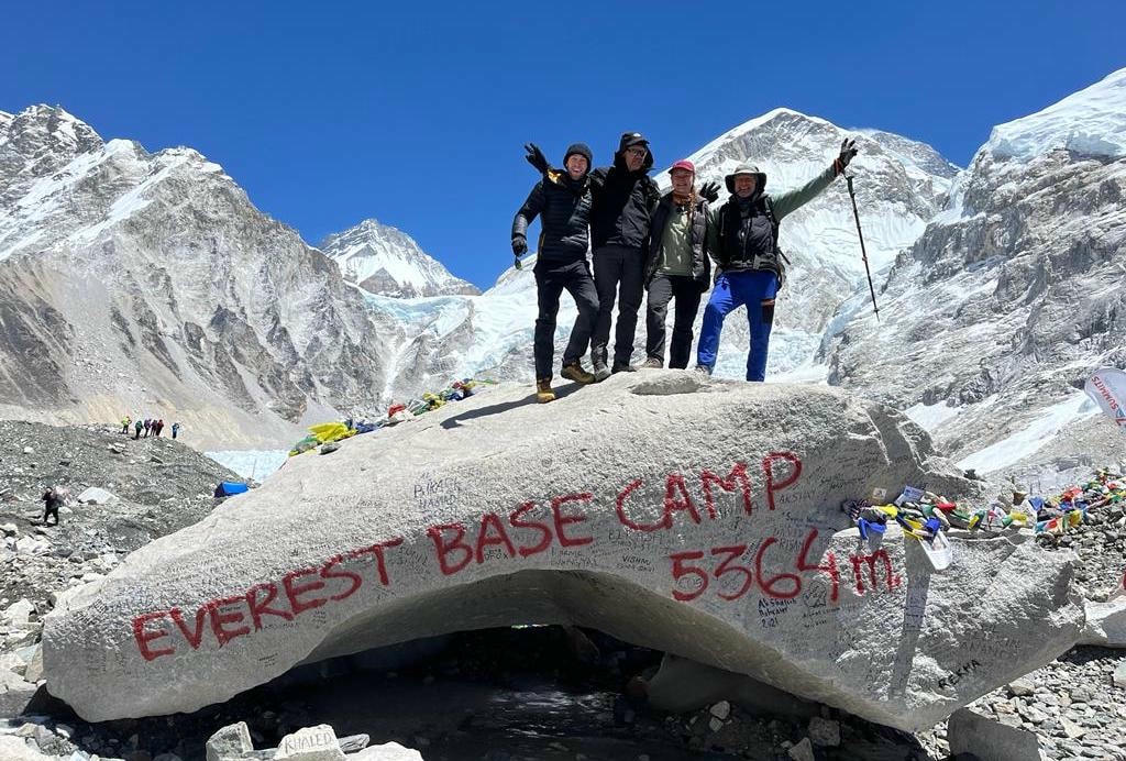 Everest Base Camp. Ảnh: CNN.