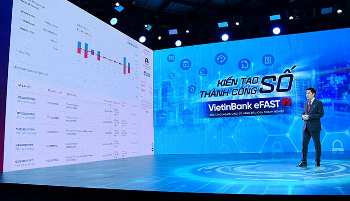 Ông Lê Duy Hải - Phó Tổng Giám đốc VietinBank giới thiệu các tính năng ưu việt của “Trợ lý tài chính số”.