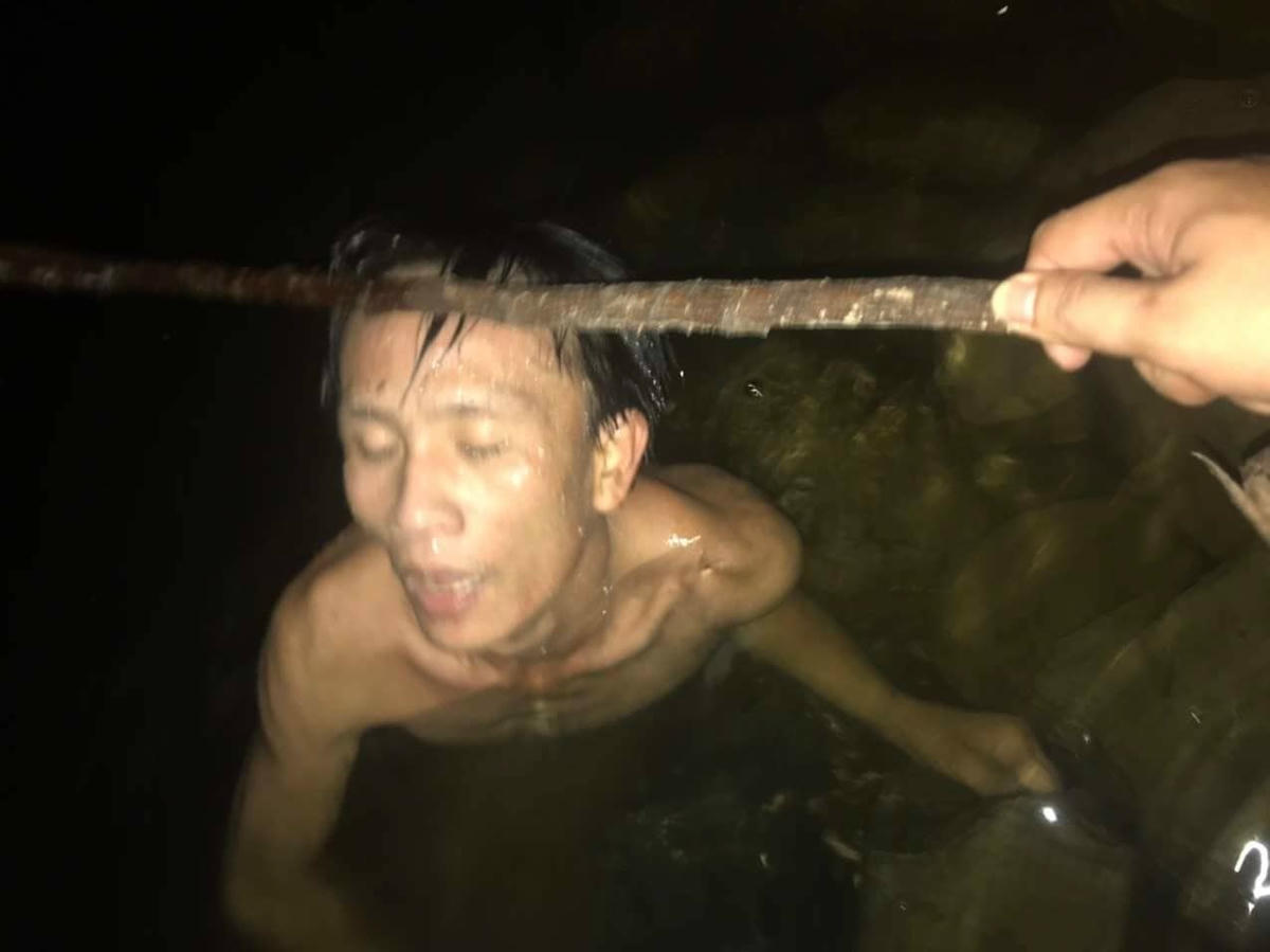 Sau khi bị phát hiện, Thông đã nhảy xuống sông nhằm tẩu thoát nhưng bất thành (Ảnh: CA phường Đông Lễ).