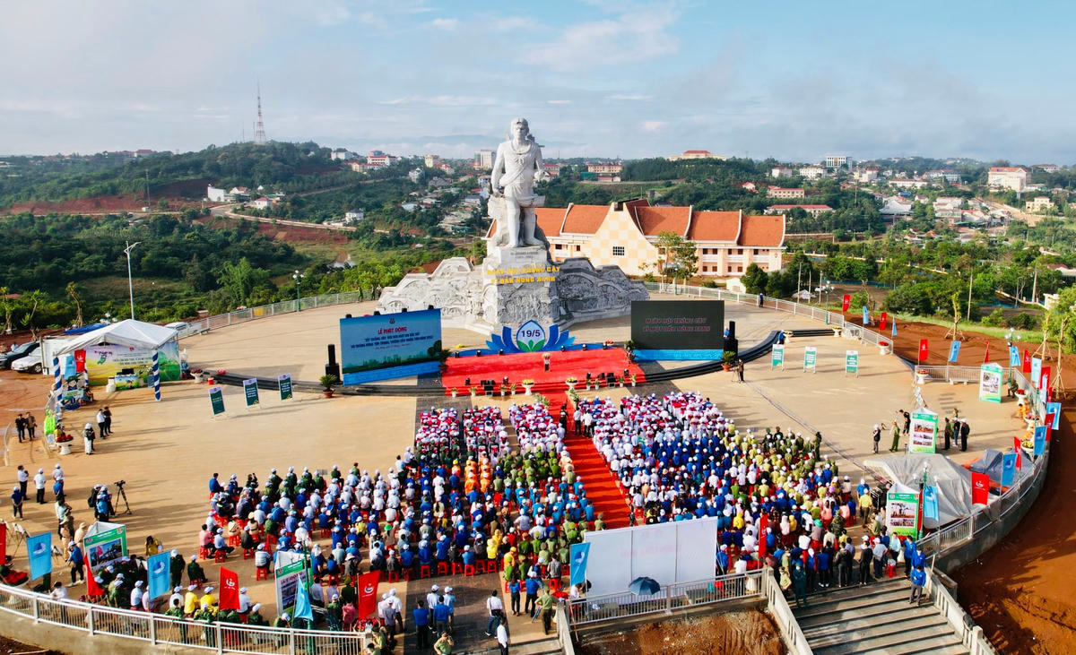 Toàn cảnh buổi Lễ phát động trồng cây, gây rừng.