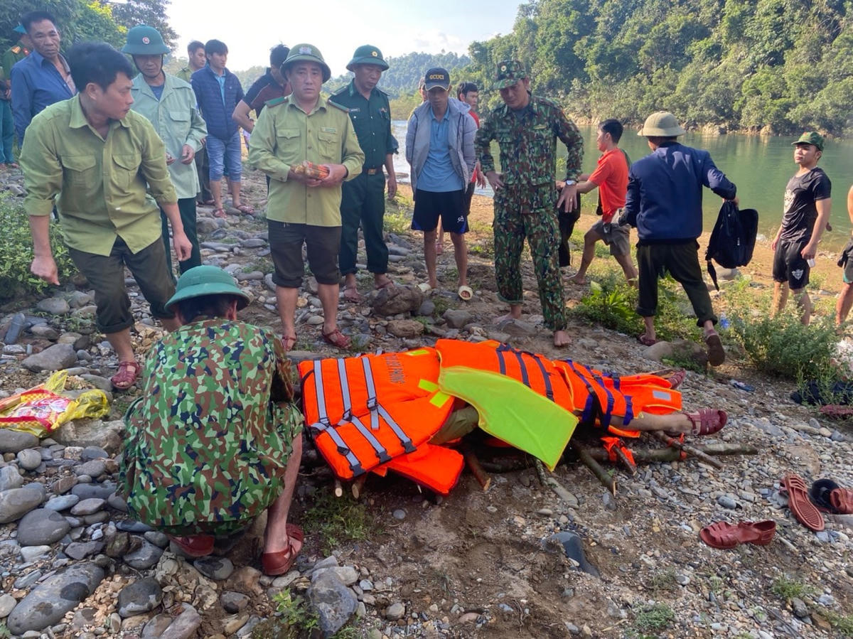 Thi thể nạn nhân được tìm thấy cách 300m nơi xác định vị trí gặp nạn ban đầu.