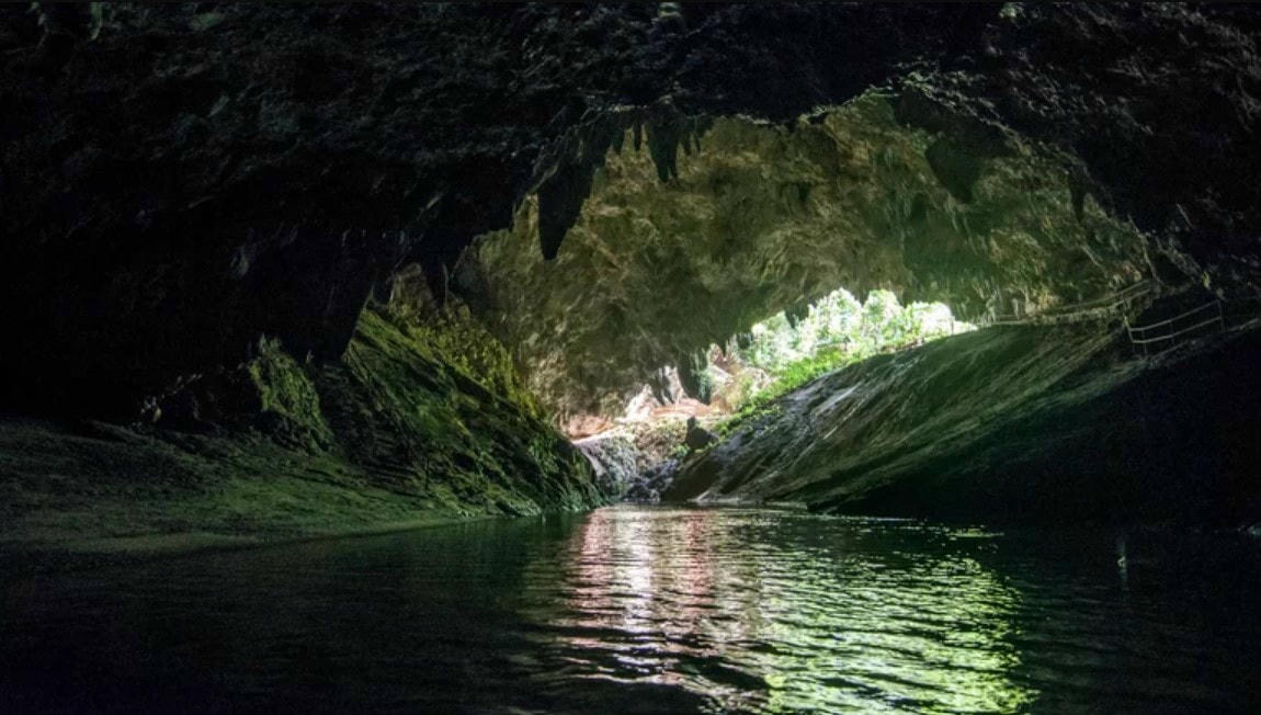 Hang Tham Luang. Ảnh: Grunge.