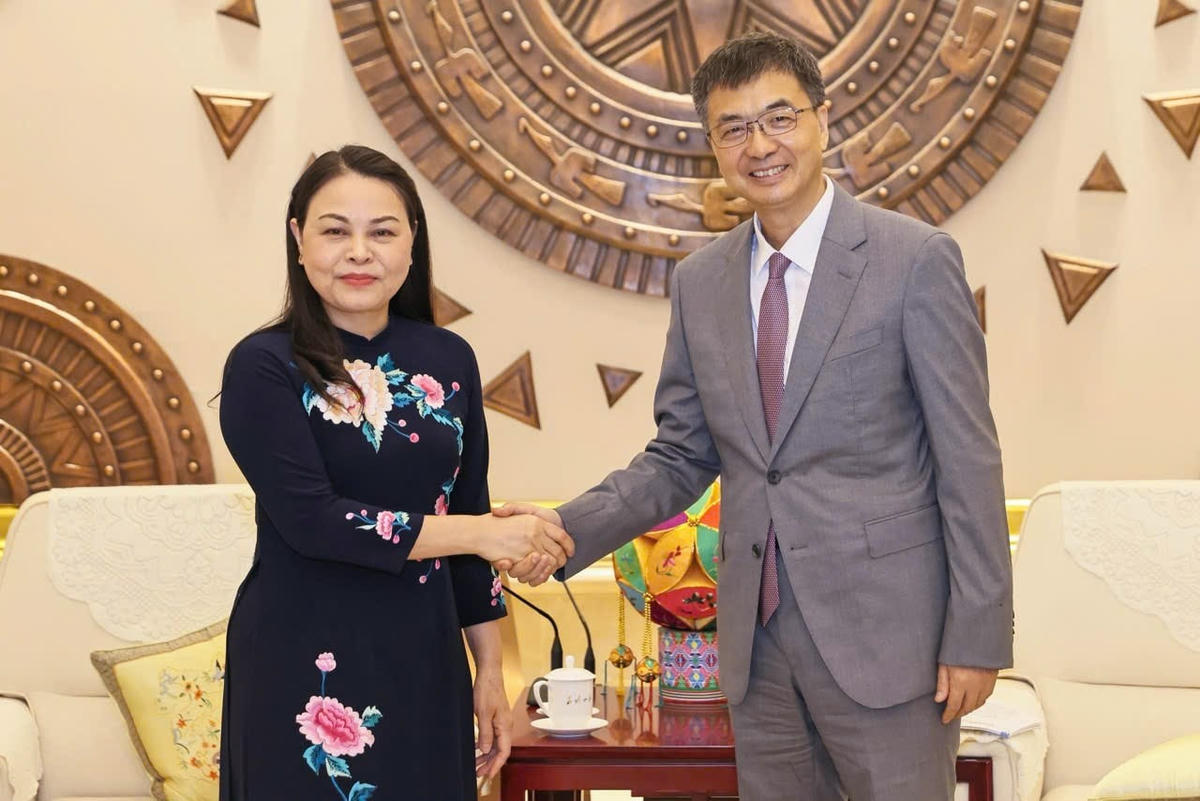 Phó Chủ tịch - Tổng Thư ký Nguyễn Thị Thu Hà hội kiến Bí thư Khu ủy Quảng Tây, Trung Quốc . Ảnh: Quang Vinh