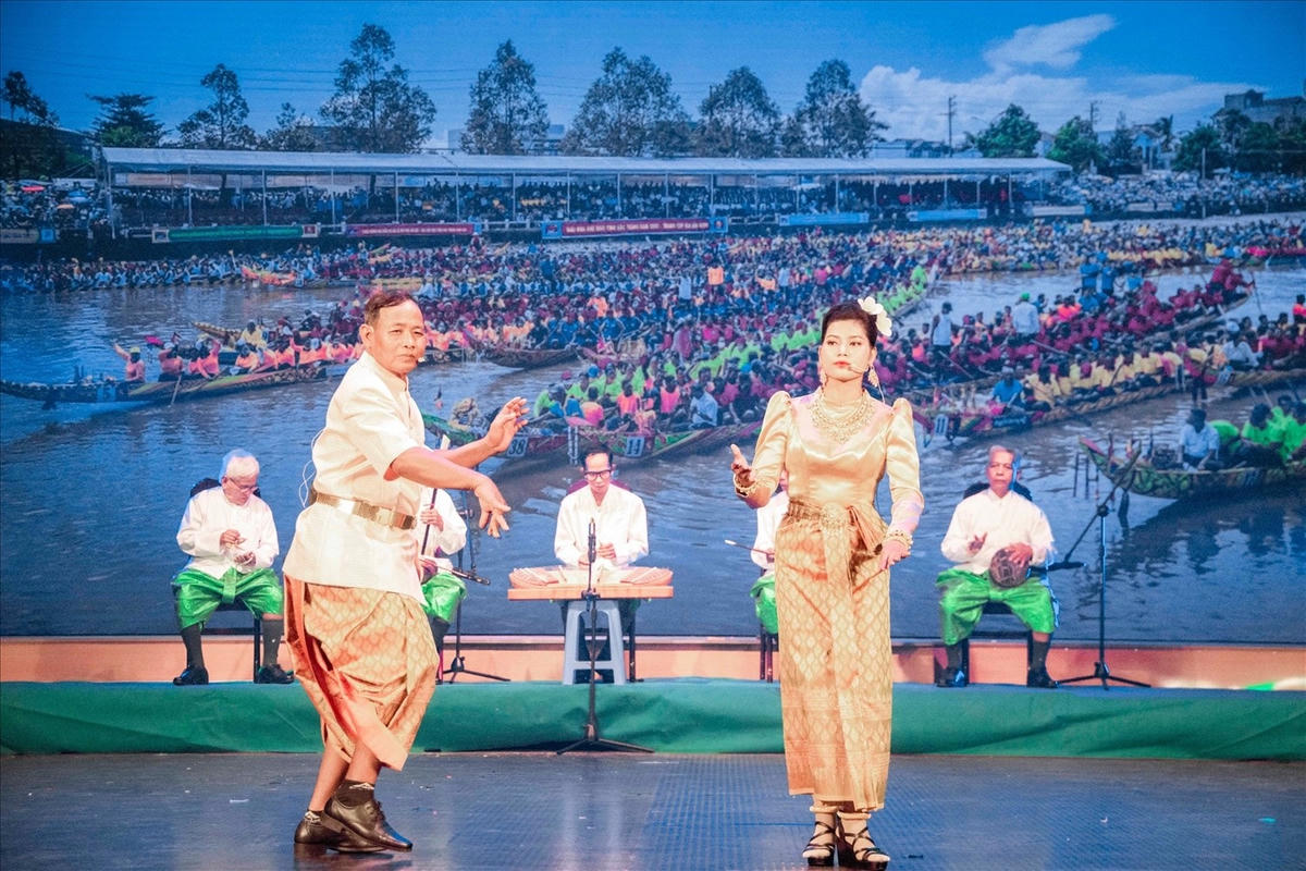 Loại hình nghệ thuật Aday được nam, nữ ca sĩ và nhạc công thực hiện.