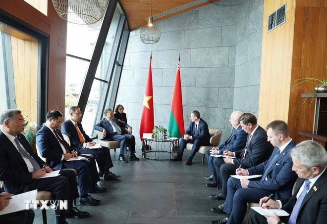 Tổng Bí thư Tô Lâm gặp Thủ tướng Belarus Aleksandr Turchin. (Ảnh: Thống Nhất/TTXVN) ttxvn-tong-bi-thu-to-lam-gap-thu-tuong-belarus-aleksandr-turchin-8028174.jpg