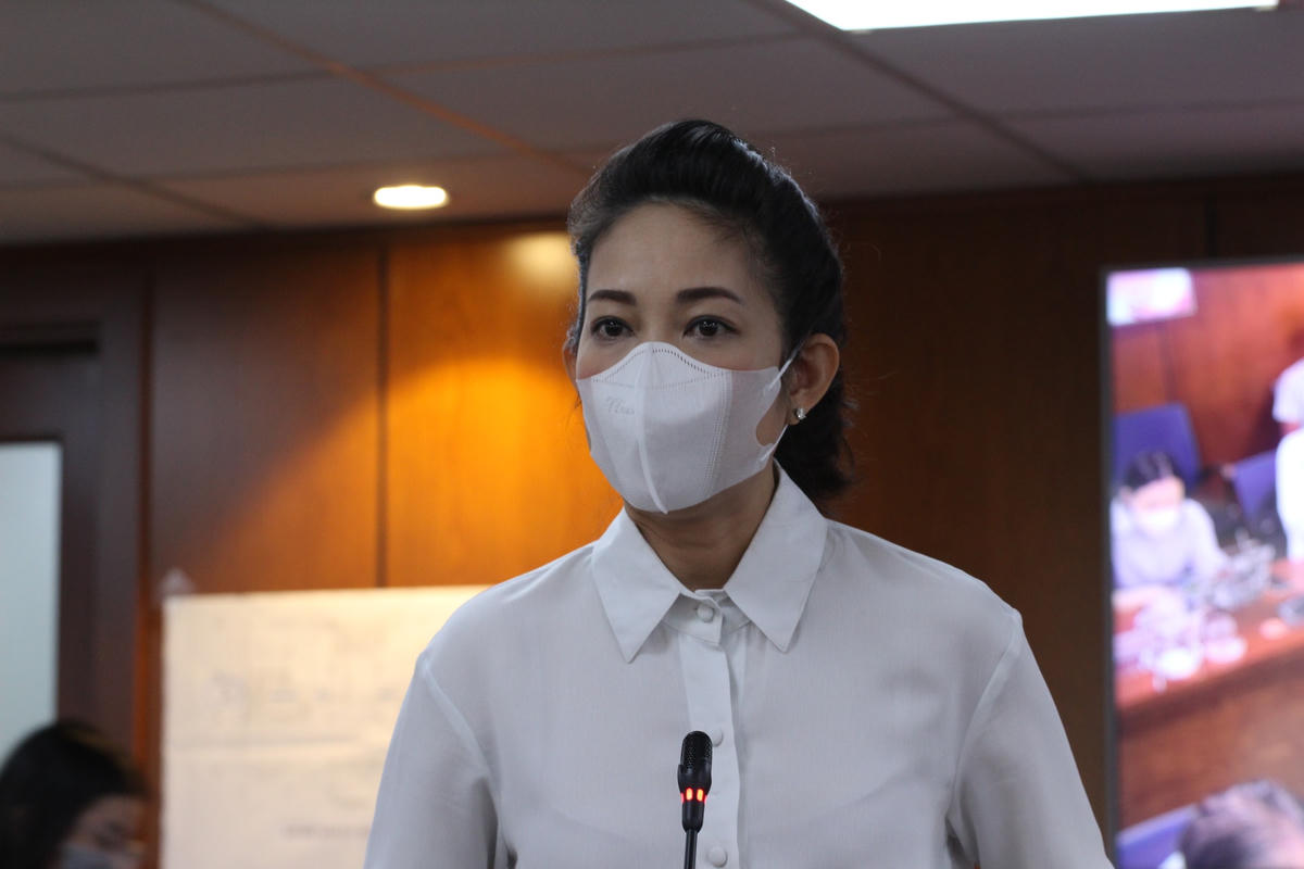 Bà Nguyễn Thị Thanh Thúy - Phó Giám đốc Sở Văn hóa và Thể thao thành phố thông tin tại cuộc họp chiều 21/7.