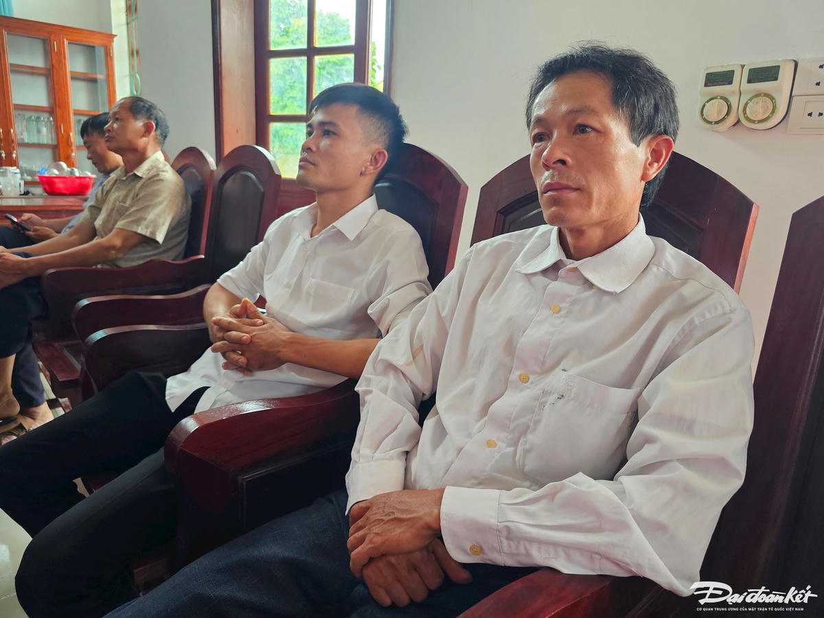 Ông Đinh Quang Lâm (ngoài cùng bên phải) kỳ vọng vào hiệu quả của mô hình chính quyền 2 cấp. Ảnh: Đình Minh