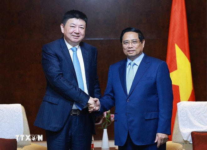 Thủ tướng Phạm Minh Chính tiếp Chủ tịch Tập đoàn thiết kế Hoa Thiết Dương Vệ Đông. (Ảnh: Dương Giang/TTXVN) ttxvn-thu-tuong-tiep-mot-so-lanh-dao-tap-doan-hang-dau-cua-trung-quoc-7.jpg