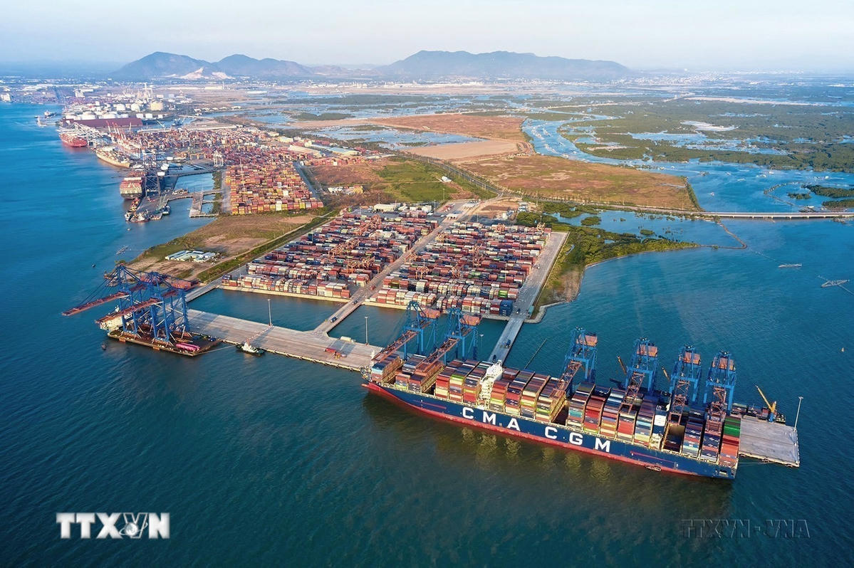 Cảng Quốc tế Gemalink (thị xã Phú Mỹ, tỉnh Bà Rịa-Vũng Tàu) là cảng nước sâu duy nhất khu vực Cái Mép-Thị Vải, do Công ty Cổ phần Gemadept (Việt Nam) góp 75% và Tập đoàn CMA-CGM (Pháp) góp 25% vốn đầu tư. (Ảnh: TTXVN phát) ttxvn-quan-he-viet-nam-phap-4.jpg
