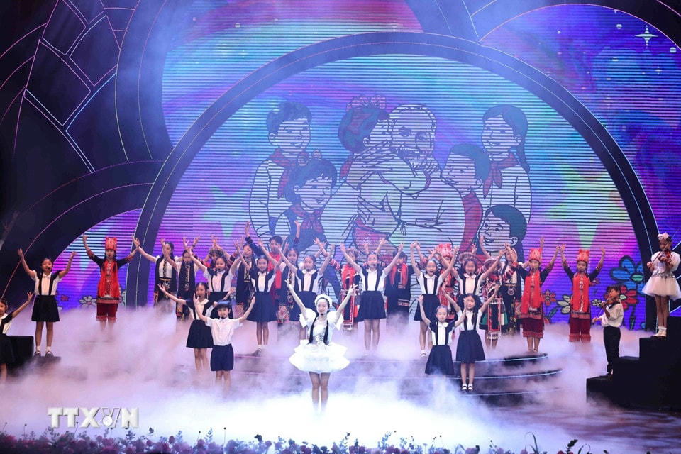 Chương trình nghệ thuật chào mừng buổi lễ. (Ảnh: Minh Đức/TTXVN)