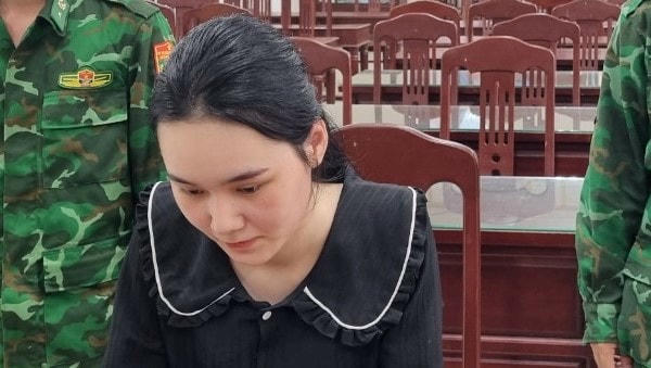 Vũ Thị Thu Hà tại cơ quan chức năng. Ảnh: BĐBP.