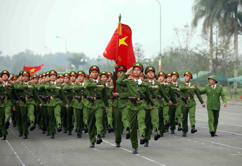 Những cán bộ, chiến sỹ tham gia vào các khối diễu binh, diễu hành trong lễ kỷ niệm đã được đơn vị tuyển chọn kỹ lưỡng. (Ảnh: Phạm Kiên/TTXVN) ttxvn_duyet binh dien bien (2).jpg