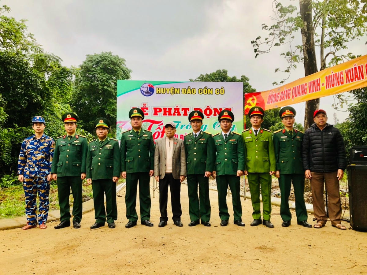 Ngày 25/1, huyện đảo Cồn Cỏ (Quảng Trị) tổ chức Lễ phát động Tết trồng cây đời đời nhớ ơn Bác Hồ xuân Quý Mão 2023. Ông Trương Khắc Trưởng - Huyện ủy viên, Phó Chủ tịch UBND huyện tham dự Lễ phát động.